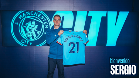 Sergio Gómez vestirá la camiseta con el número '21'