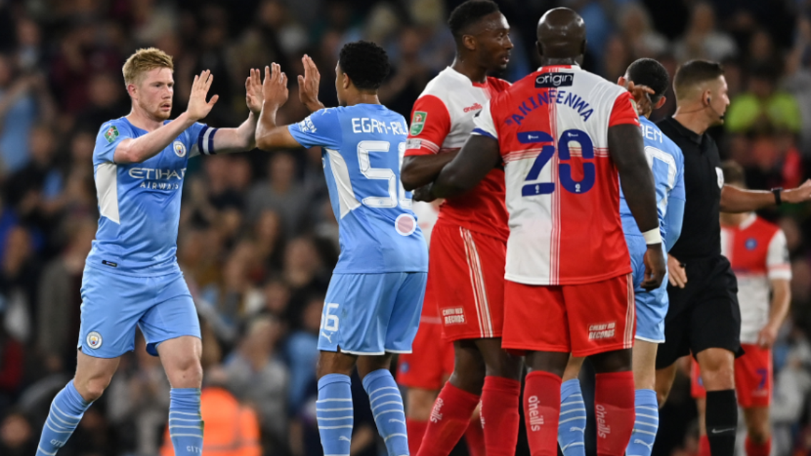 Egan-Riley se une al Burnley