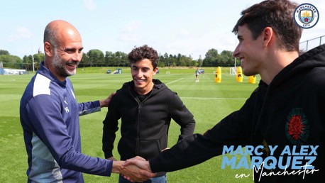 Marc y Álex Márquez visitan la City Football Academy