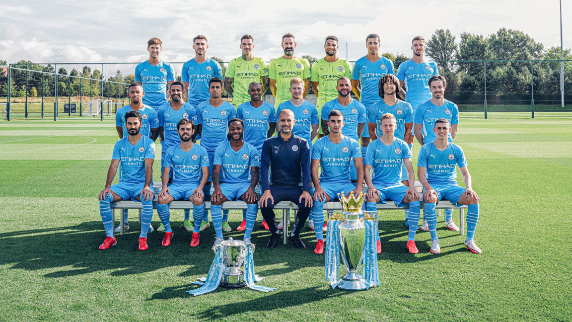Manchester City 2021-22 team photo revealed! 