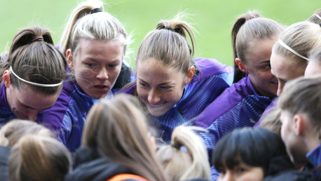 TOGETHER: City huddle for a final motivational team talk